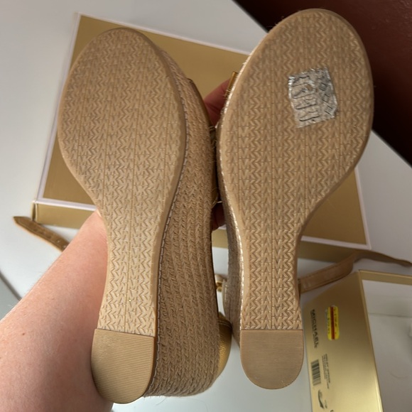 Authentic gold Michael Kors  Ripley wedges 10 - Picture 8 of 11